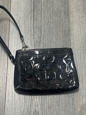 Coach Signature mid 2000’s Stitch Black Patent Leather Wristlet